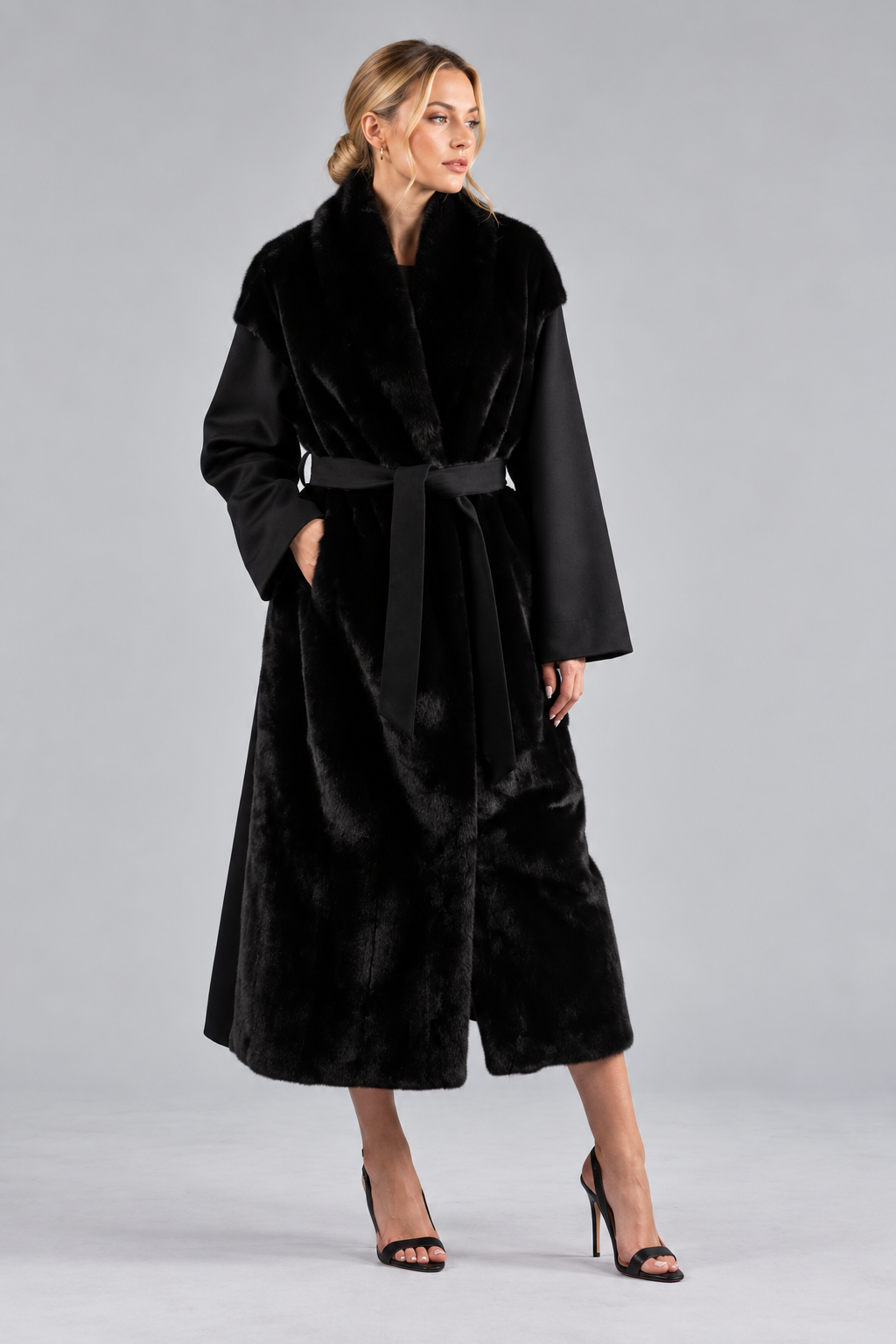 CASHMERE/PARROT PIANA BEIGE COAT WITH MINK COLLAR