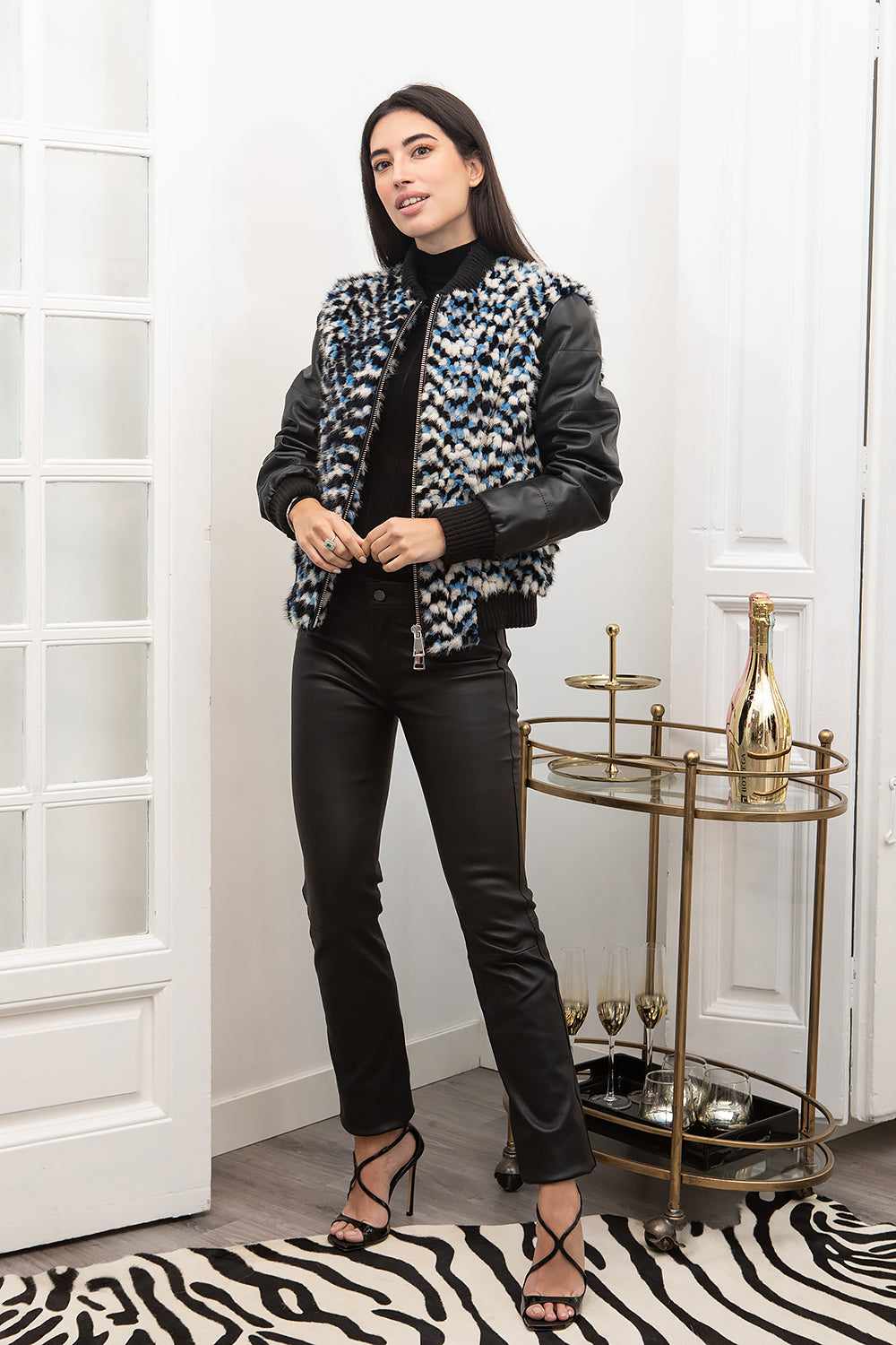 BOMBER VISÓN MANGAS CUERO NEGRO