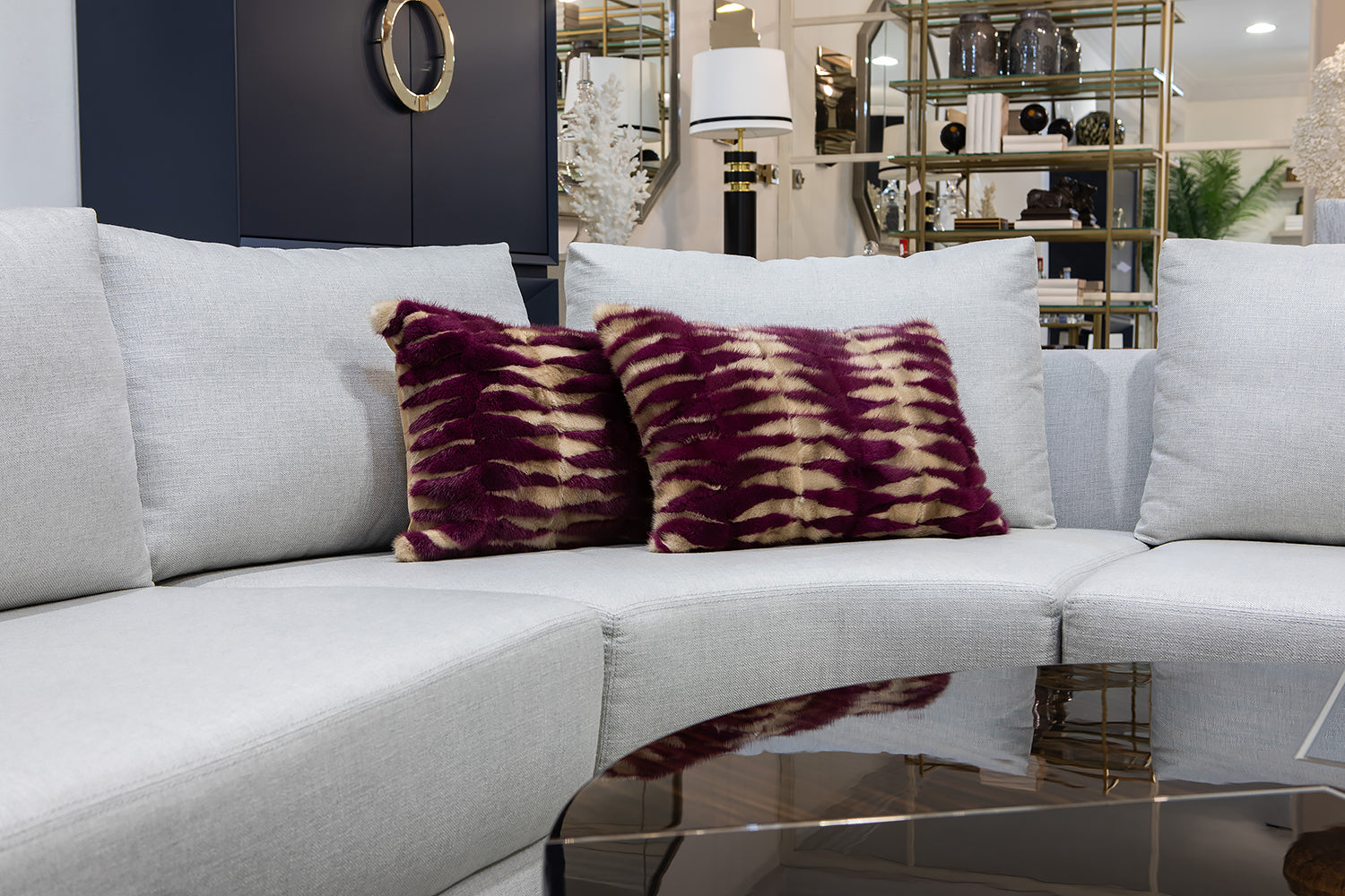 COJÍN VISÓN BICOLOR