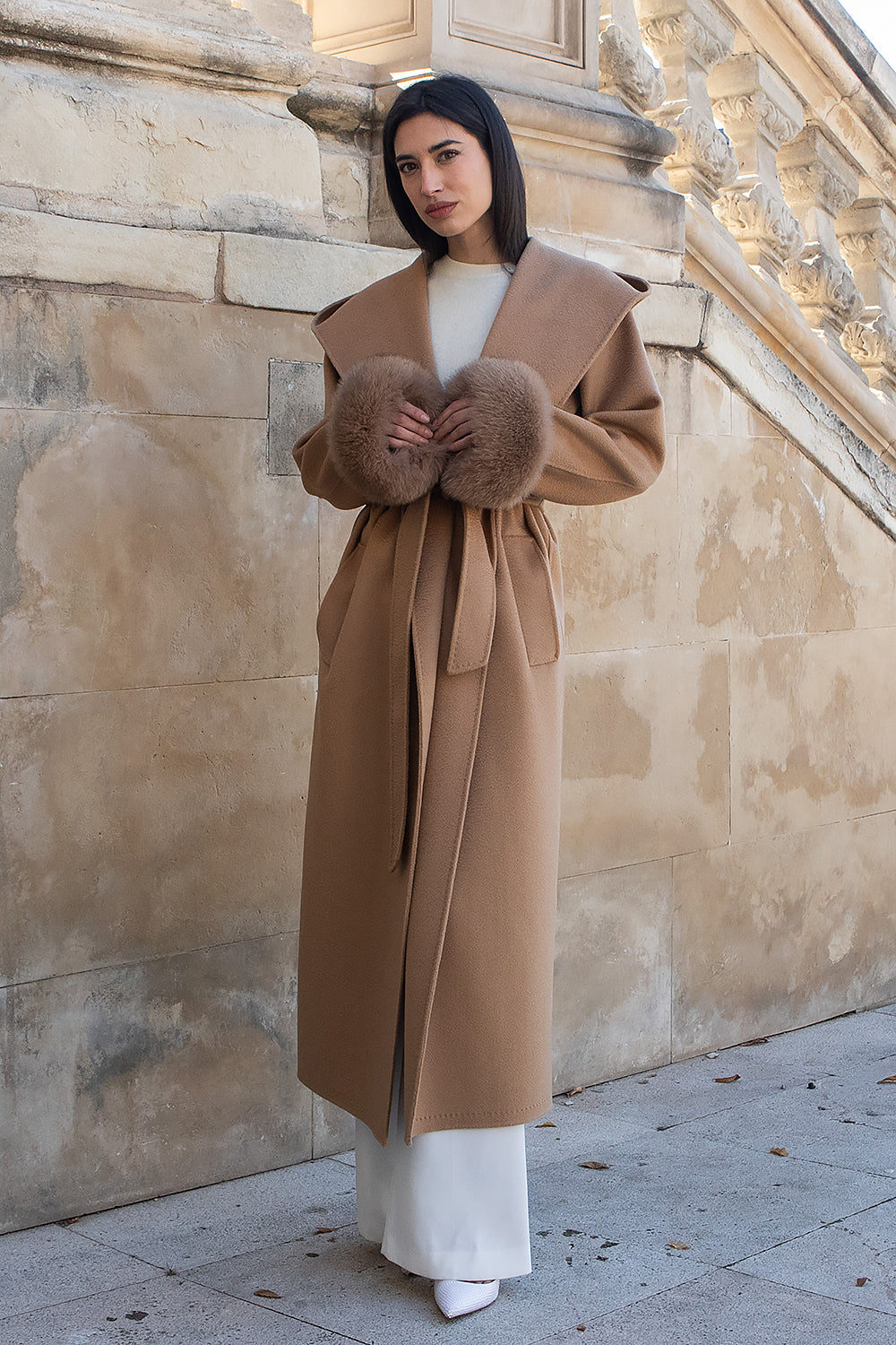 ABRIGO CASHMERE Y LANA CAPUCHA CAMEL PUÑOS ZORRO