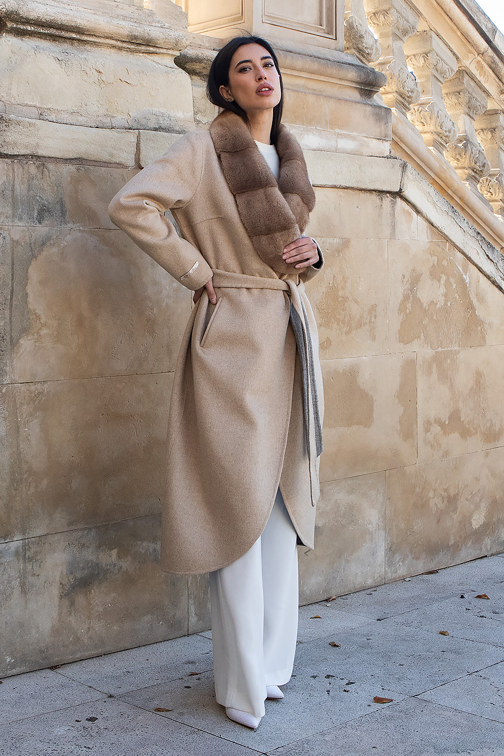 ABRIGO CASHMERE/LORO PIANA BEIGE CUELLO VISÓN