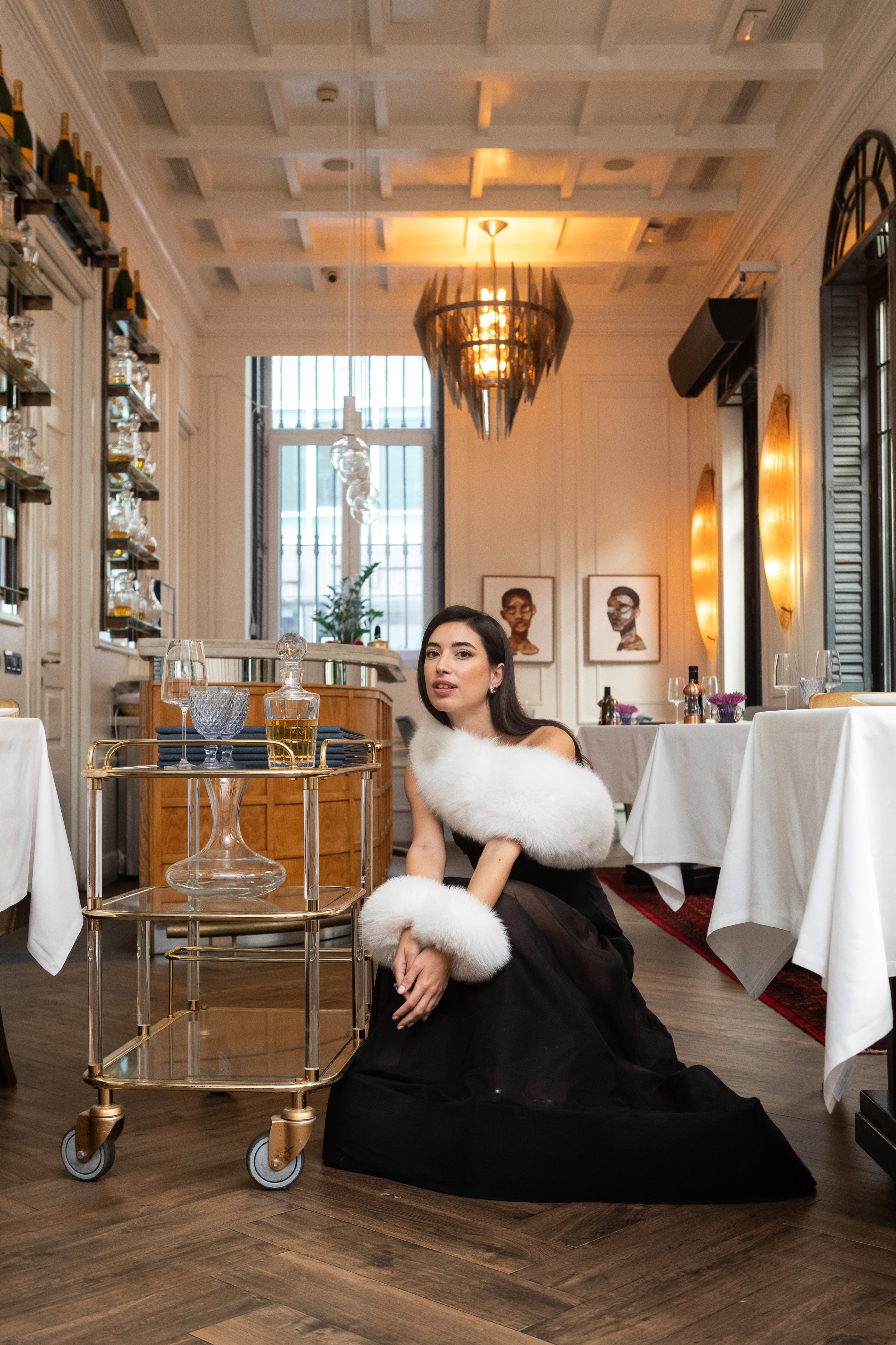 CONJUNTO CUELLO DE PELO Y PUÑOS BLANCO