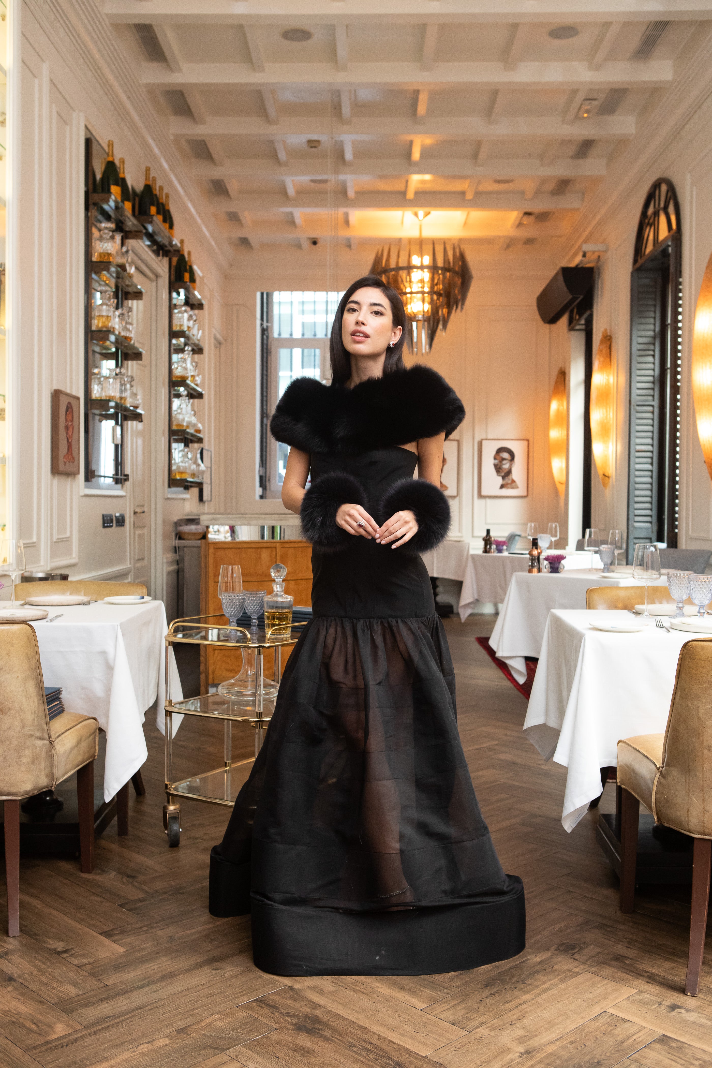 CONJUNTO CUELLO DE PELO Y PUÑOS NEGRO