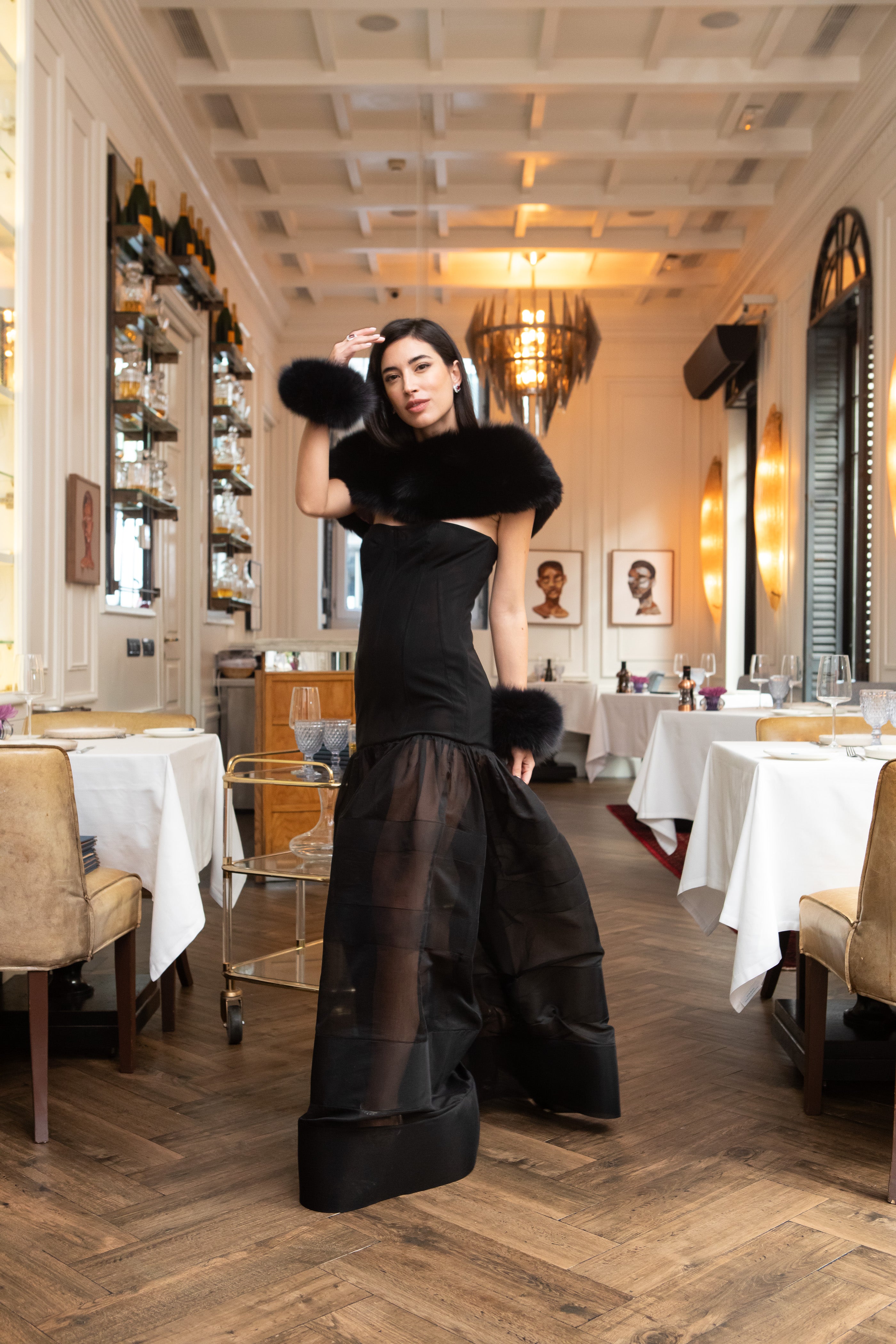 CONJUNTO CUELLO DE PELO Y PUÑOS NEGRO