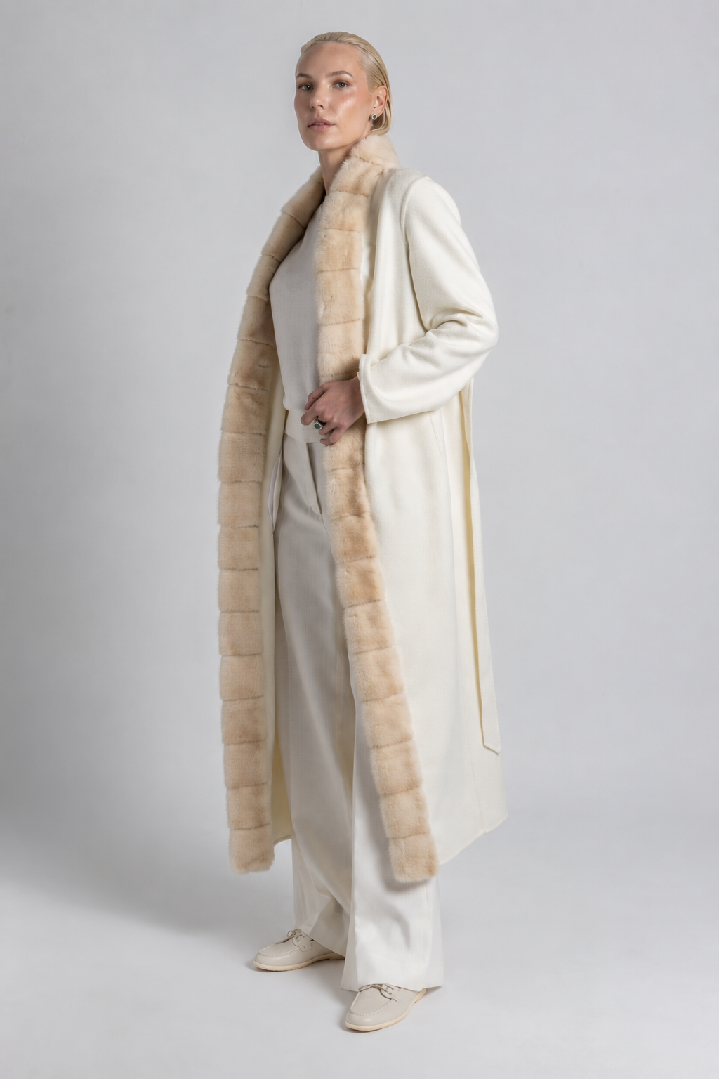 CASHMERE/PARROT PIANA BEIGE COAT WITH MINK COLLAR