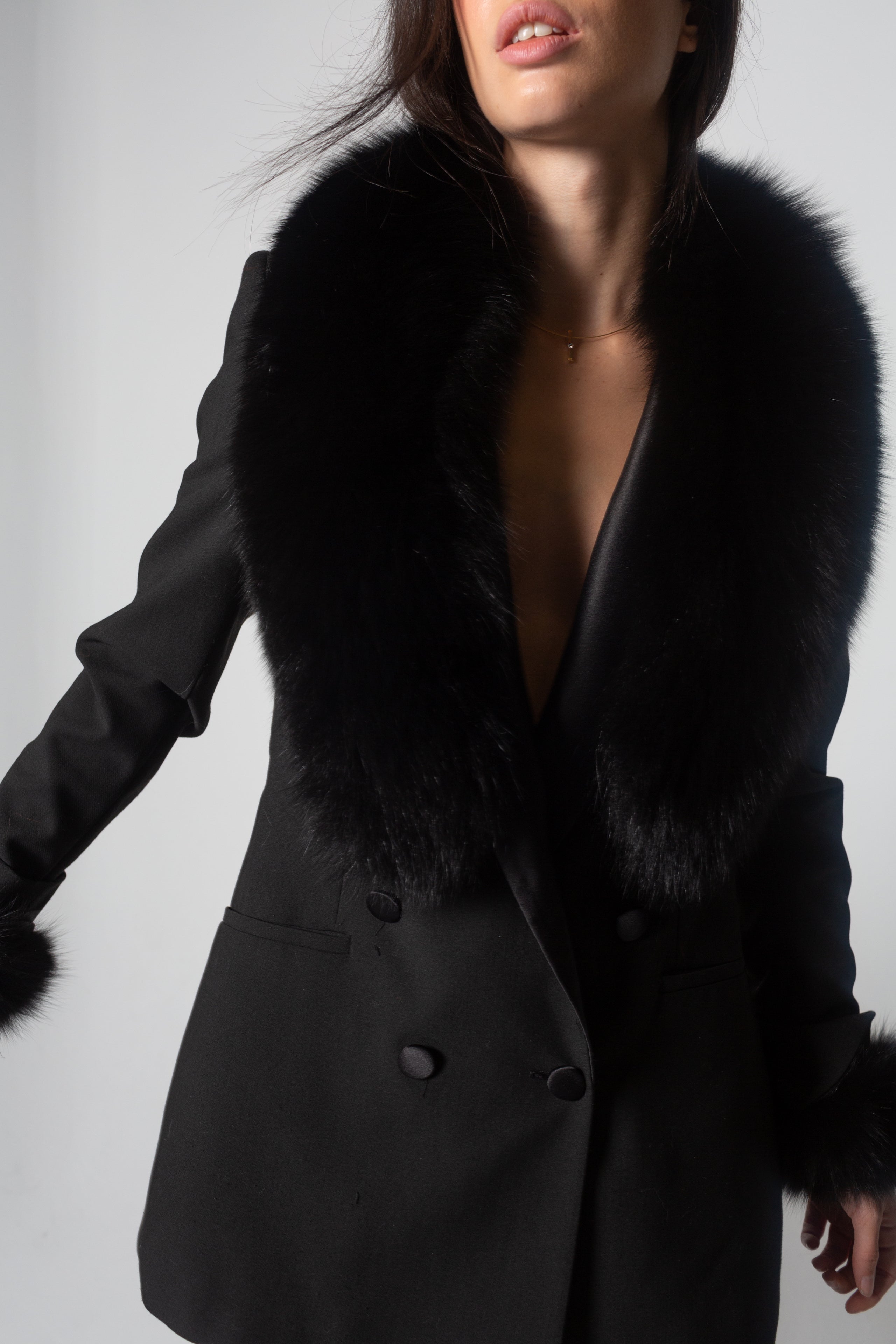 CONJUNTO CUELLO DE PELO Y PUÑOS NEGRO