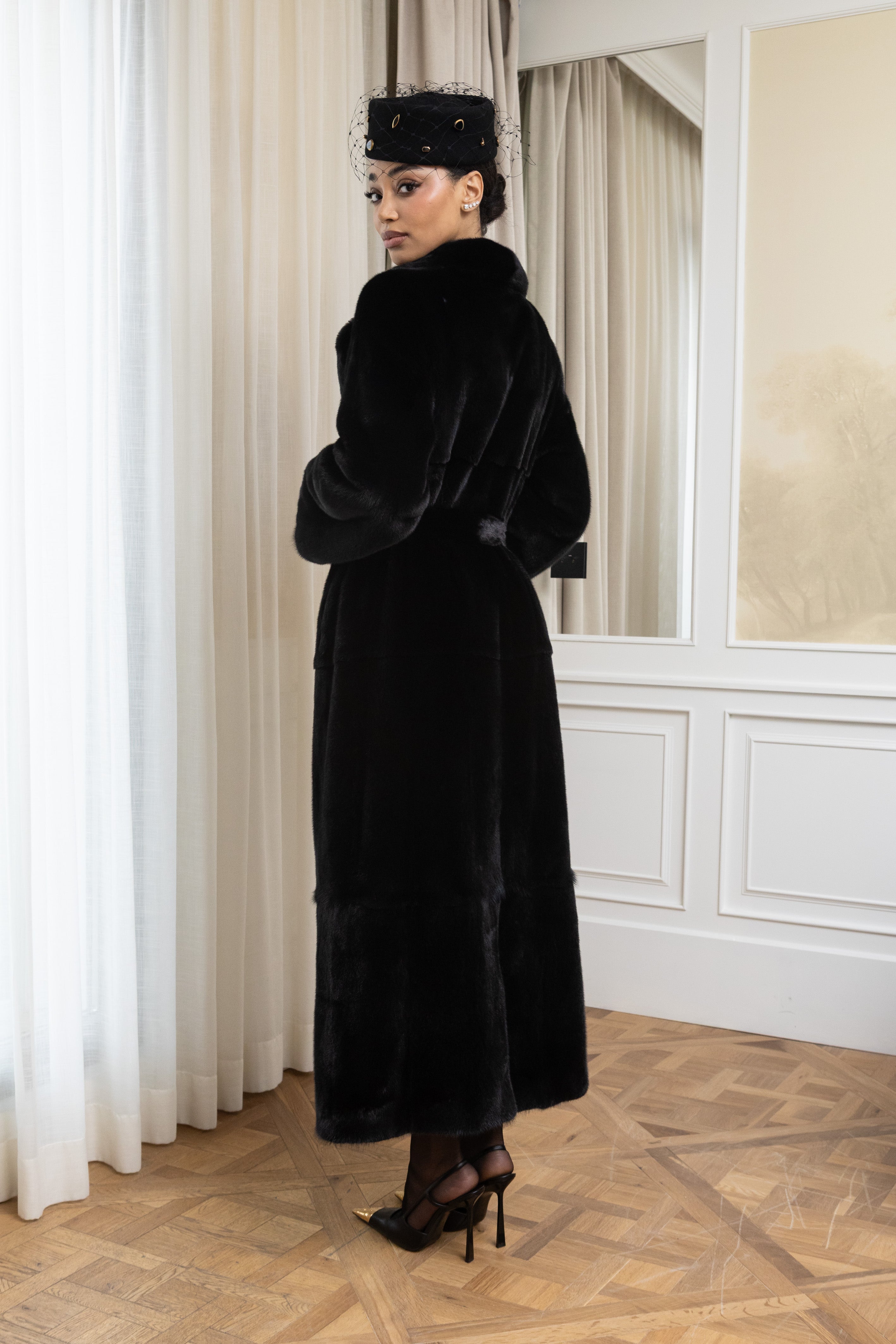 ABRIGO LARGO VISÓN NEGRO