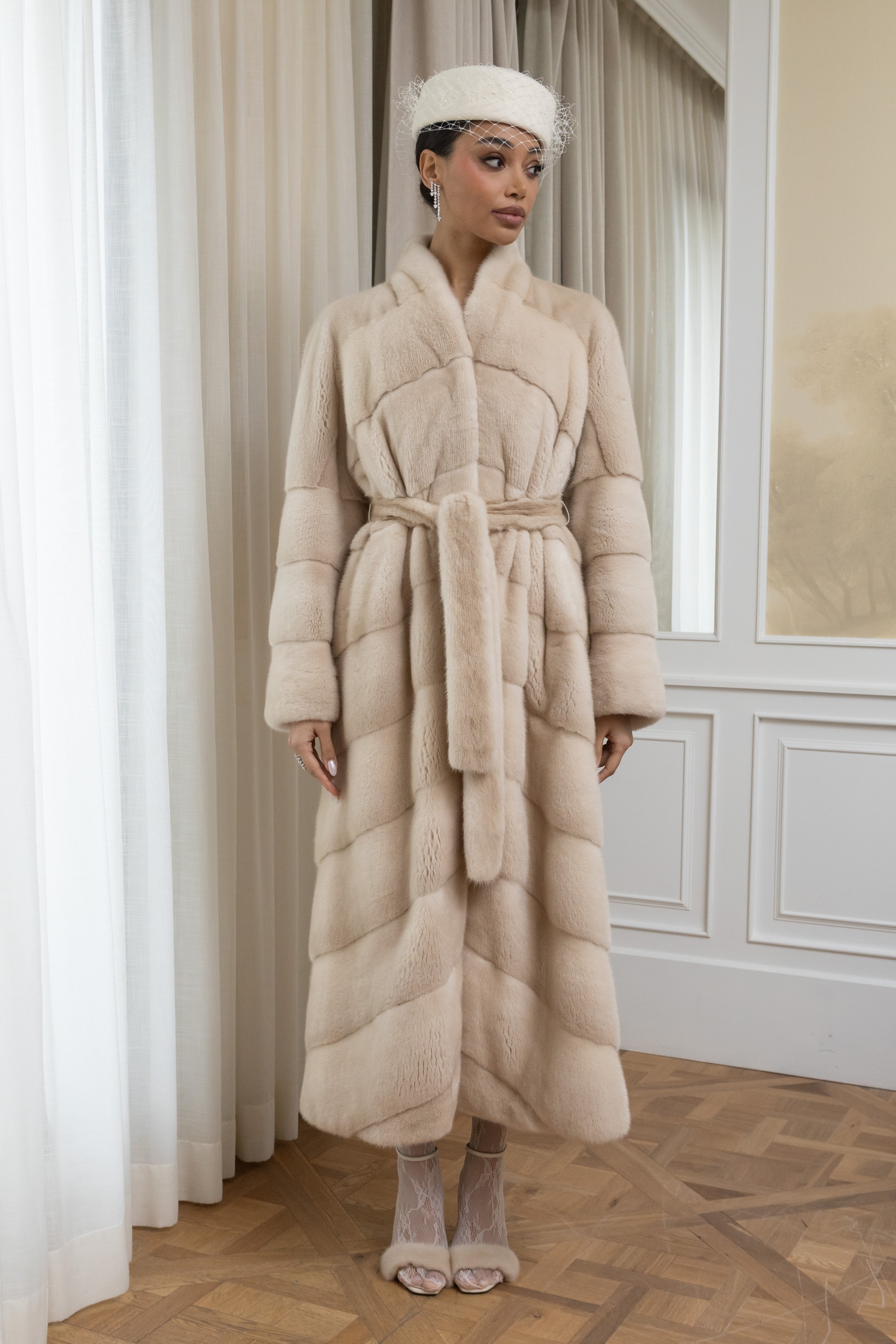 ABRIGO LARGO VISÓN PERLA