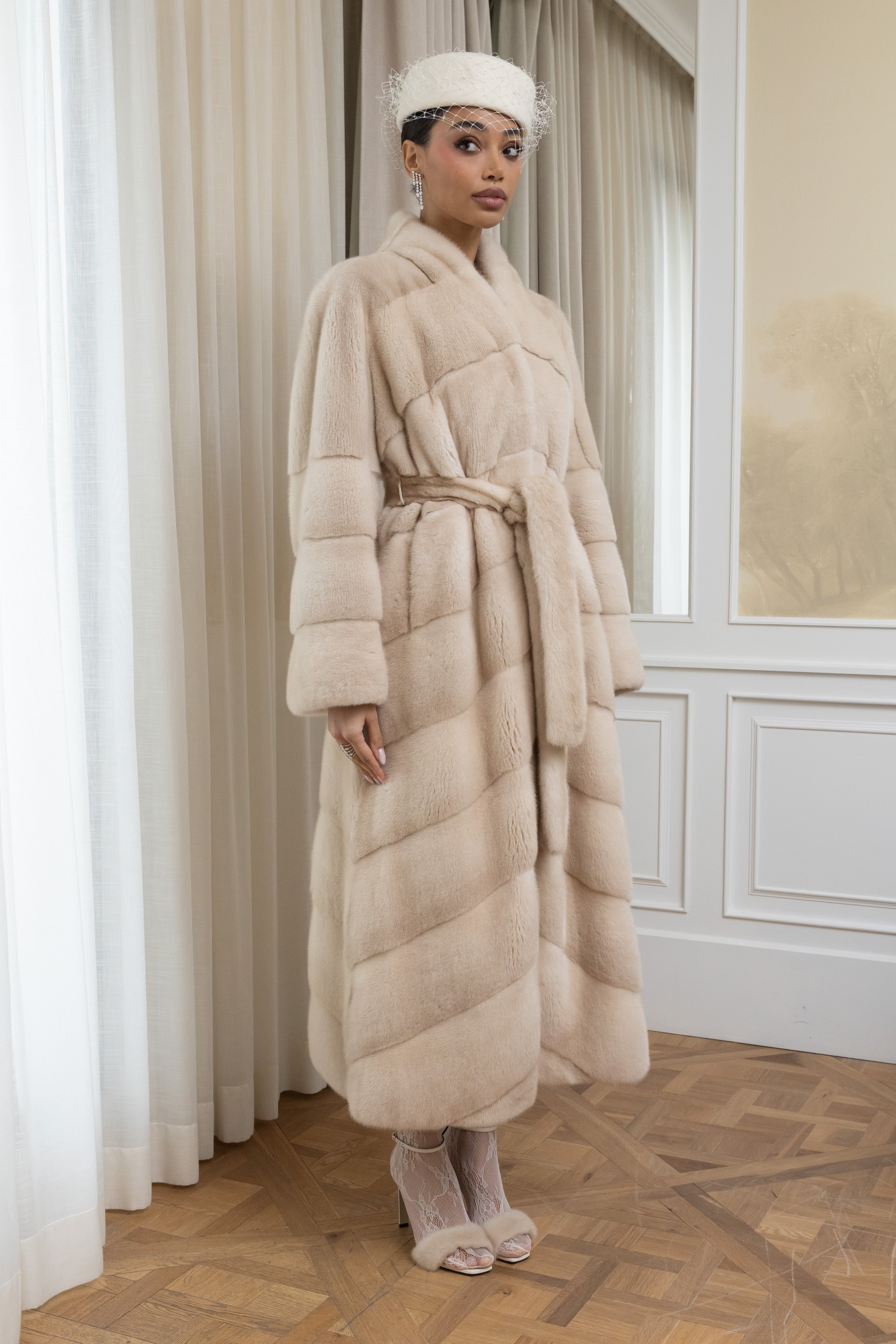 ABRIGO LARGO VISÓN PERLA