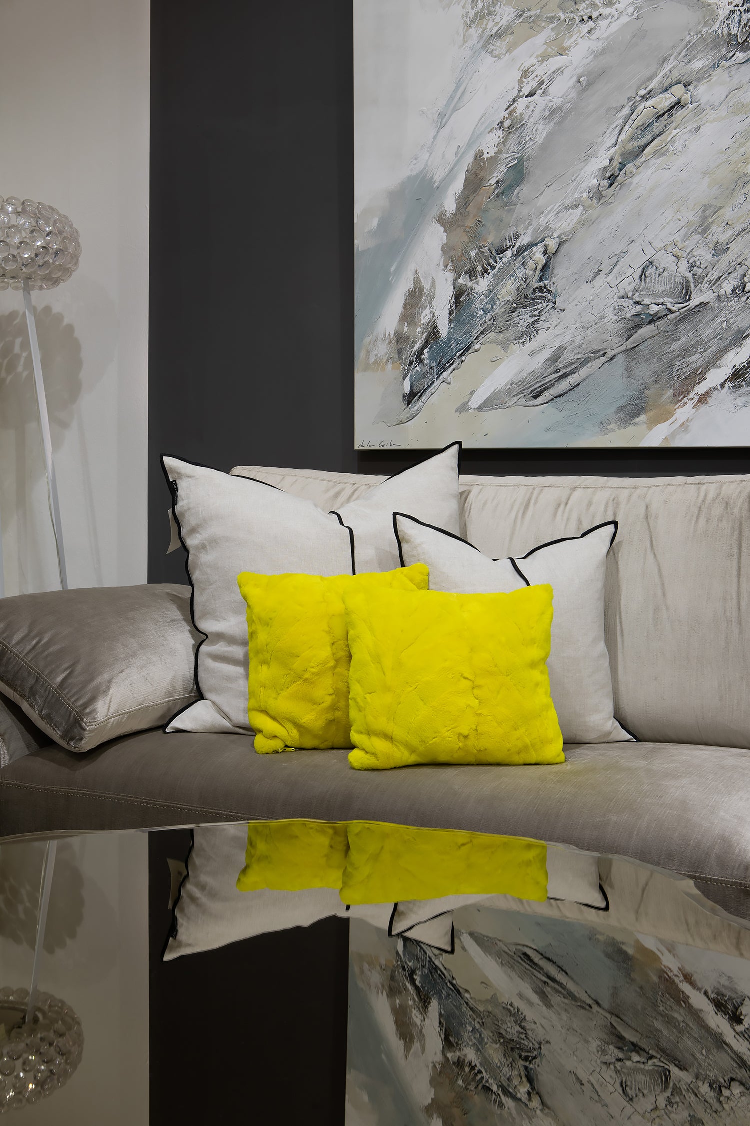 COJÍN AMARILLO - Tacchy World - Official Online Store