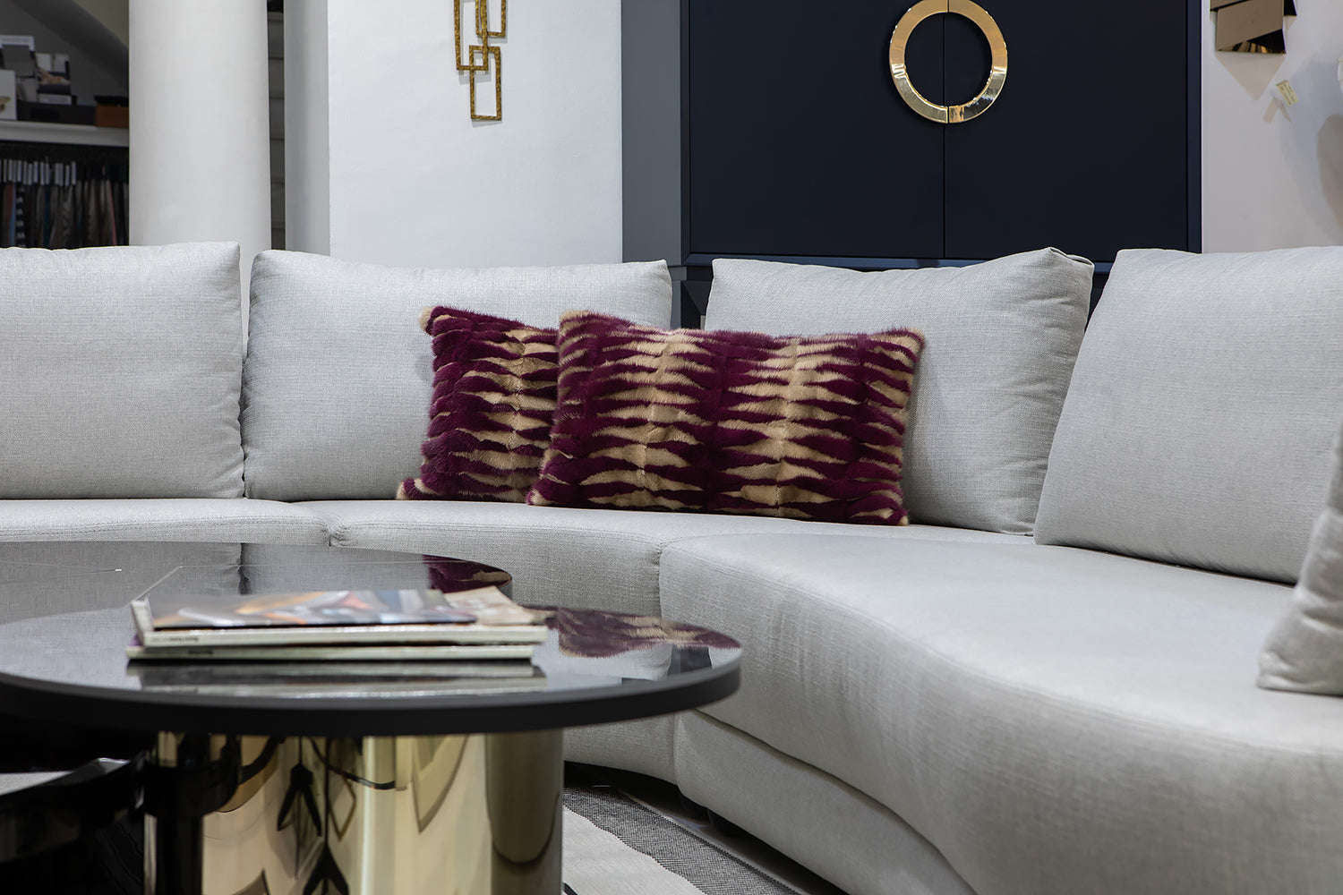 COJÍN VISÓN BICOLOR