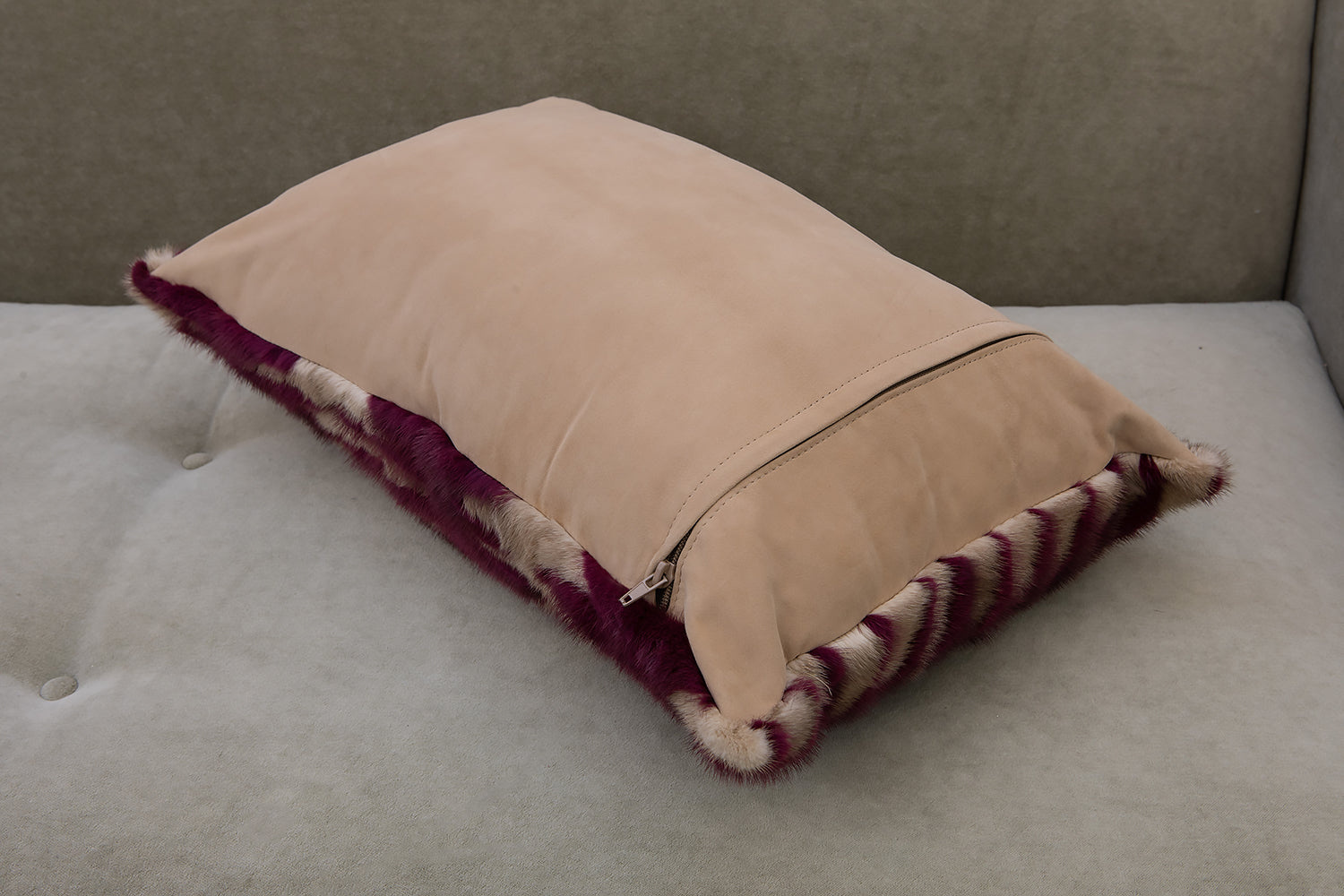 COJÍN VISÓN BICOLOR