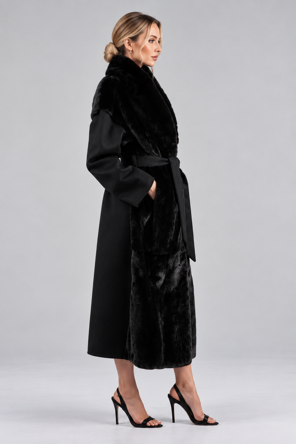 CASHMERE/PARROT PIANA BEIGE COAT WITH MINK COLLAR