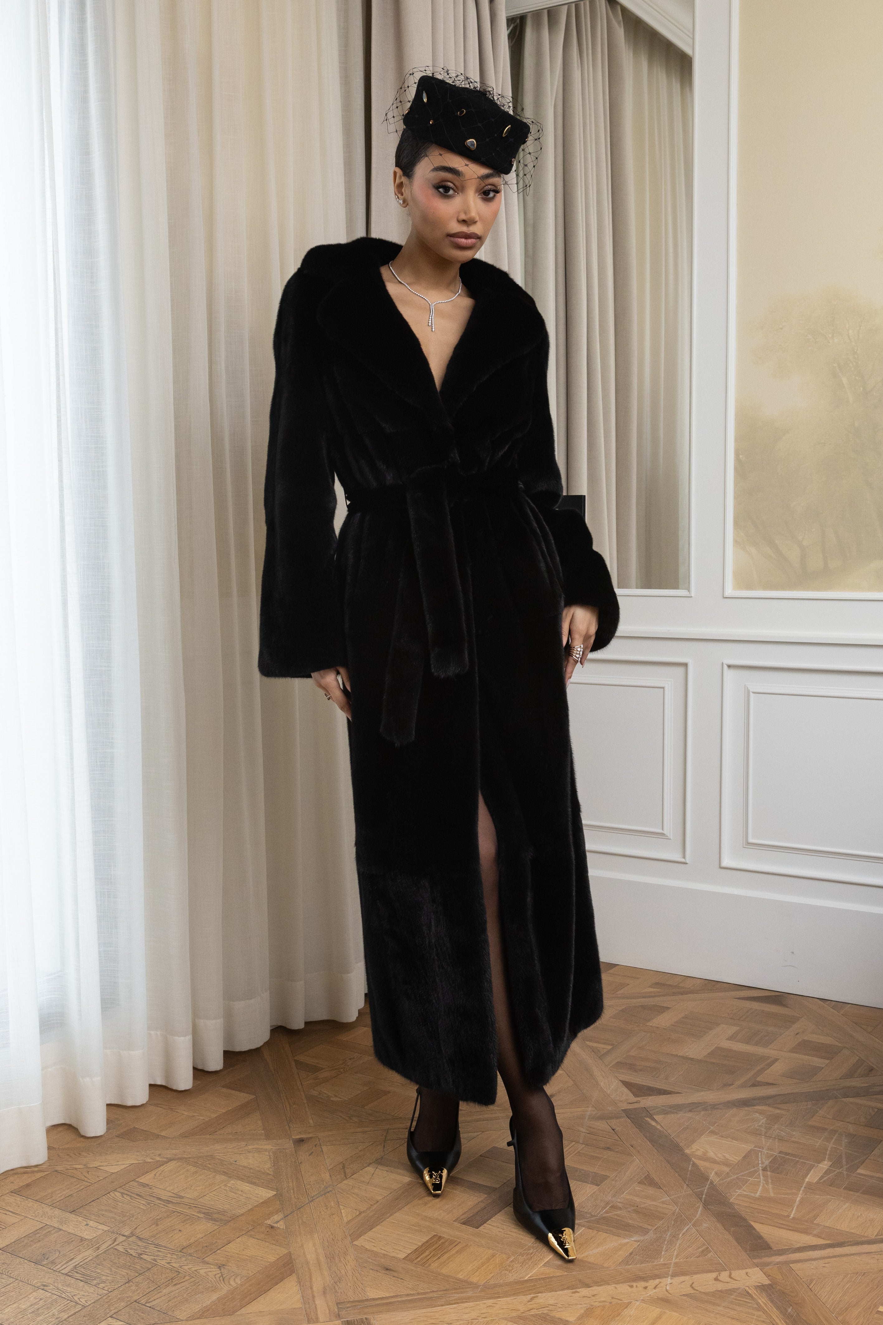 ABRIGO LARGO VISÓN NEGRO